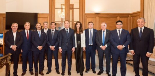 LLA negocia con 14 gobernadores fondos, obras y acuerdos electorales para suspender las PASO en 2027 y allanar la reelección de Javier Milei.