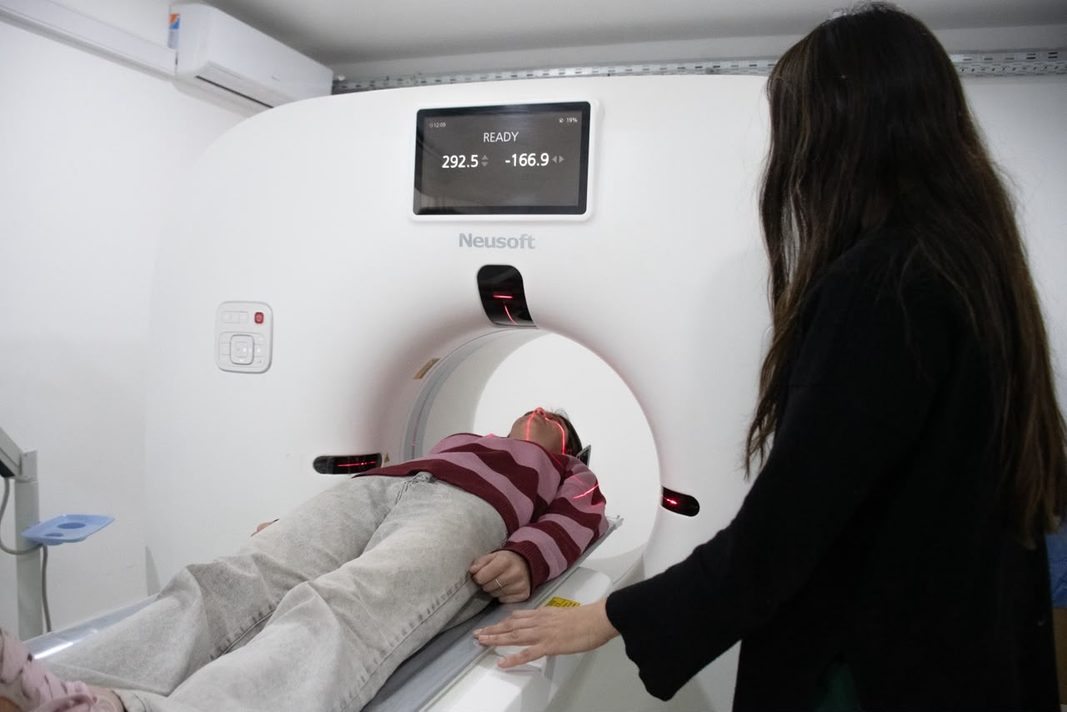 Más de 4.500 vecinos de Magdalena se atendieron gratis a dos años de la llegada de nuevo equipamiento al Hospital Municipal.