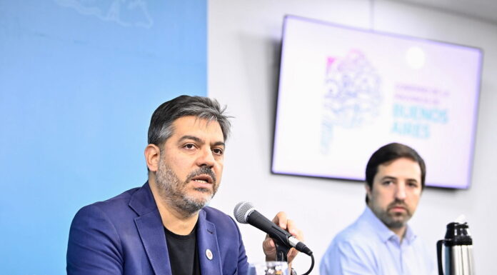 El Gobierno fulminó el proyecto de LLA para arancelar la salud y la educación a extranjeros Carlos Bianco y Nicolás Kreplak cruzaron a La Libertad Avanza luego de que Agustín Romo presentara un proyecto para arancelar la salud y la educación a extranjeros.