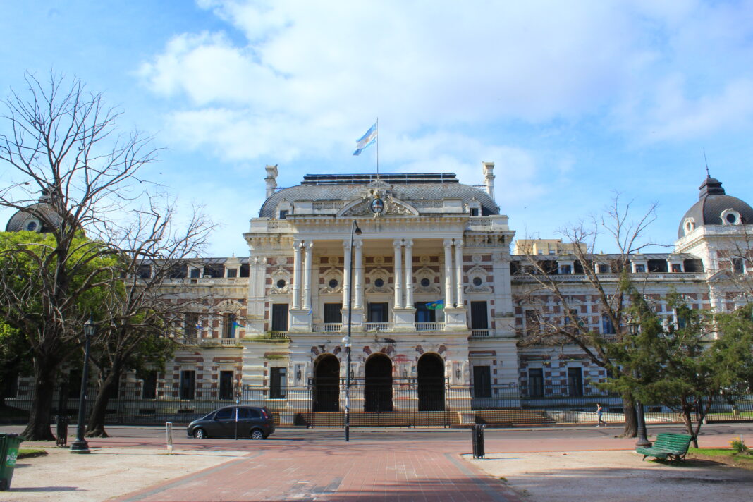 Senadores de La Libertad Avanza piden que el Gobierno de la Provincia de explicaciones por el bajo cumplimiento que tiene en materia de transparencia fiscal.