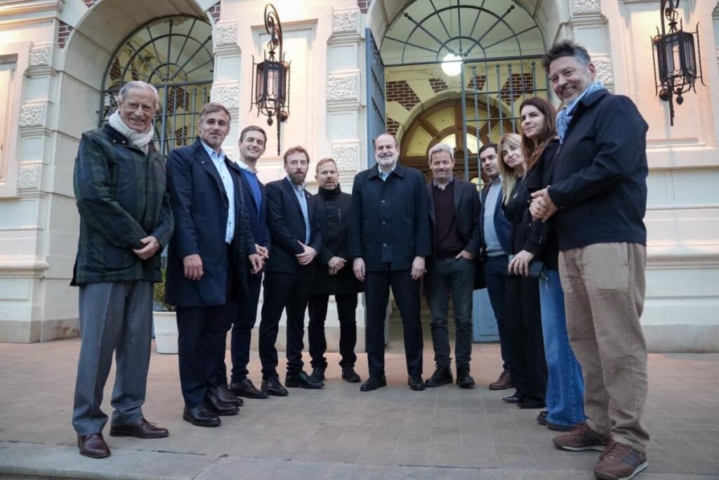 Los once jefes comunales del peronismo bonaerense que presentaron la Liga de Intendentes. 