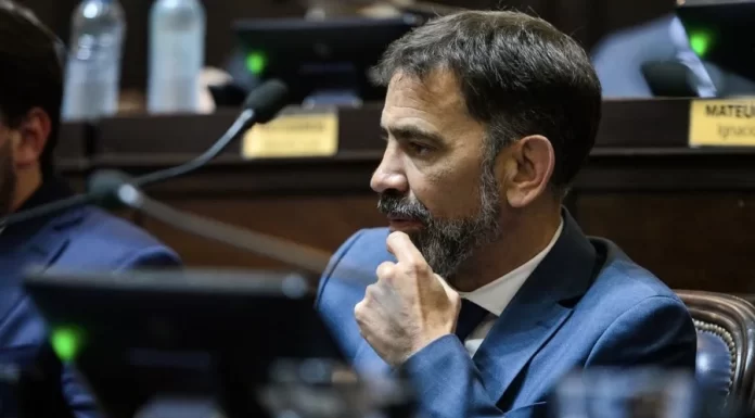 La Libertad Avanza cruzó a Alak por inaugurar cajeros: “La prioridad es la inseguridad” El diputado bonaerense, Juan Osaba, salió al cruce del gobernador Axel Kicillof y el intendente de La Plata, Julio Alak, por la inseguridad en la ciudad.