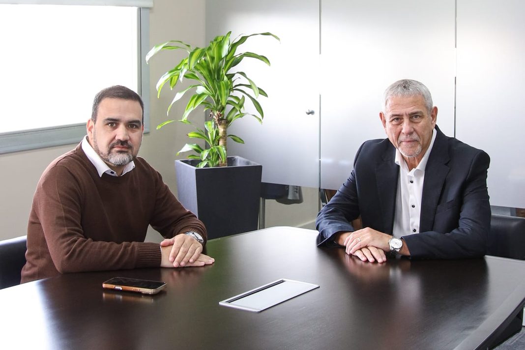 El diputado de Nuevos Aires, Fabián Luayza, dialogó con Ferraresi sobre el modelo de gestión que necesita continuar la provincia frente al ajuste del gobierno de Milei.