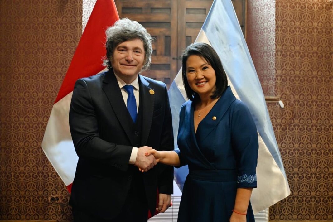 Previo a la ceremonia de asunción, el presidente de la Nación, Javier Milei, mantuvo un encuentro bilateral con su par recientemente electa de Perú, Keiko Fujimori.