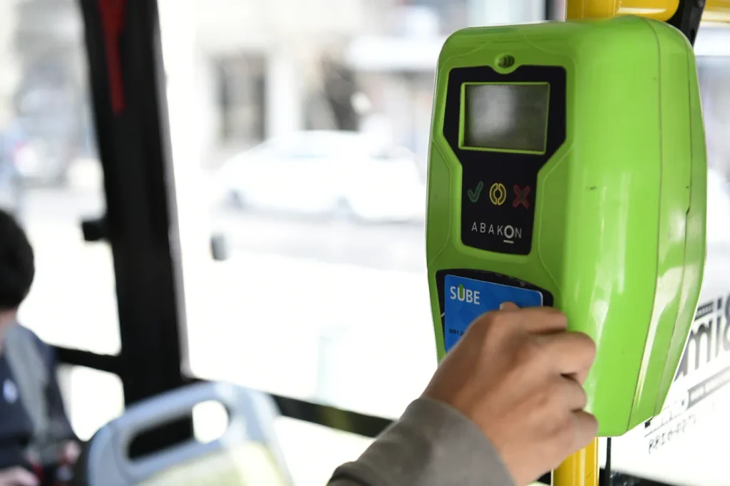 La Provincia autorizó un nuevo aumento para el boleto de colectivo en el AMBA que comenzará a aplicarse el 1° de agosto. 