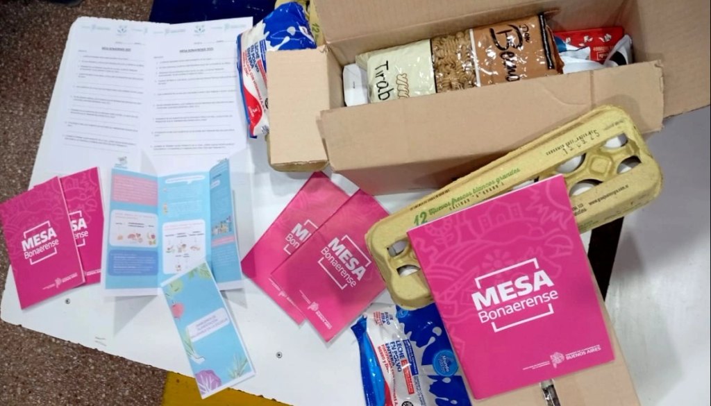 El programa MESA entregaba cajas con alimentos básicos a familias de niños y adolescentes que van a escuelas públicas. 
