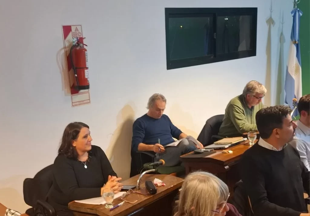 Edgar Foglia dejó su banca opositora para ocupar una nueva junto a los ediles oficialistas Sol Di Gerónimo y Andrés Lombardini.