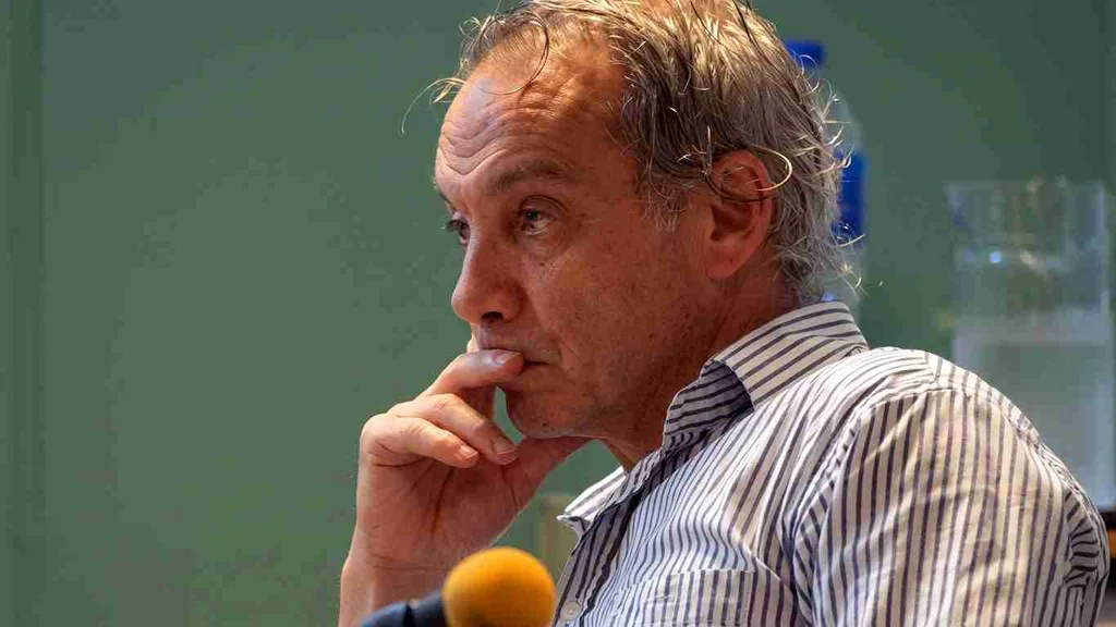 Edgar Foglia, el concejal de Balcarce que desafió el verticalismo de La Libertad Avanza y rompió con su bloque en medio de una sesión ordinaria.