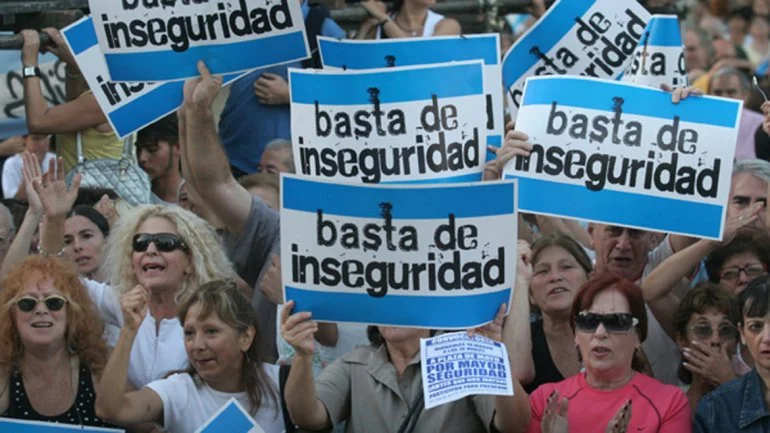 La protesta autoconvocada se replicará desde distintos barrios de Mar del Plata, tras una serie de movilizaciones vecinales por robos, entraderas y ataques de motochorros.