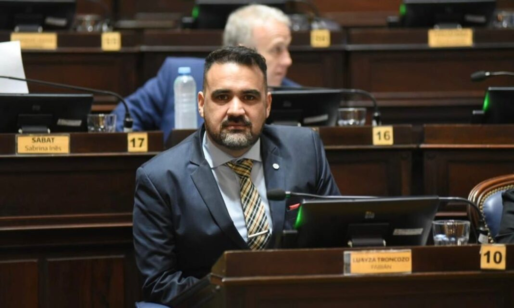 El diputado bonaerense de Nuevos Aires, Fabián Luayza, presentó un proyecto para crear un programa para que jubilados capaciten en oficios a personas privadas de su libertad. 