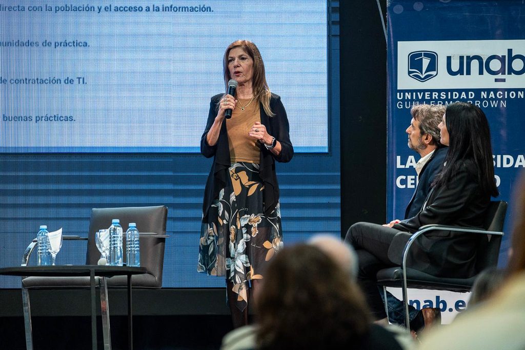 La subsecretaria de Gobierno Digital, Sandra D'Agostino, firmó las dos resoluciones que Esper quiere derogar.
