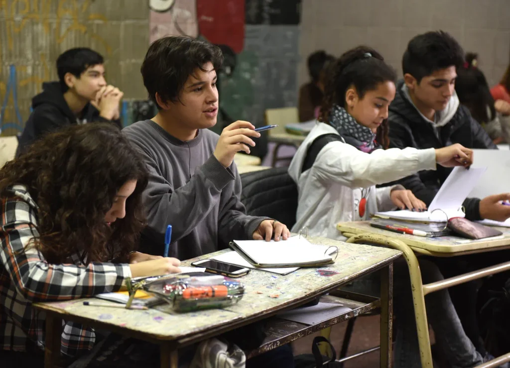 La legisladora reclamó precisiones sobre la convivencia entre alumnos regulares, recursantes y en intensificación.