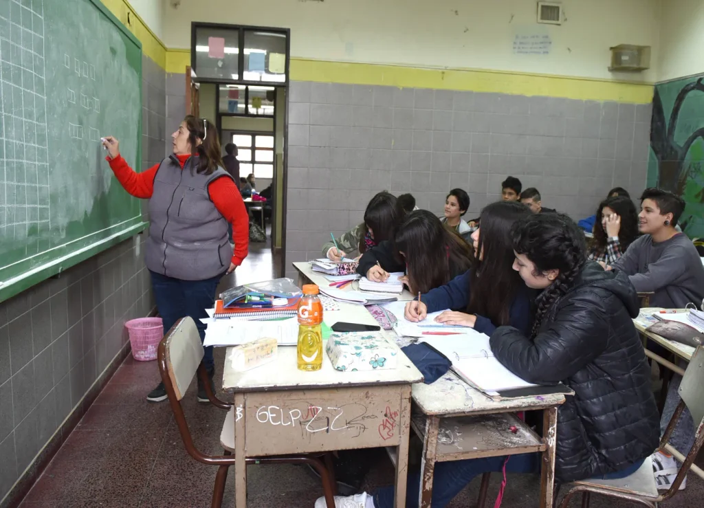 Balaudo advirtió por la mayor carga laboral que enfrentan los docentes en las aulas bonaerenses.