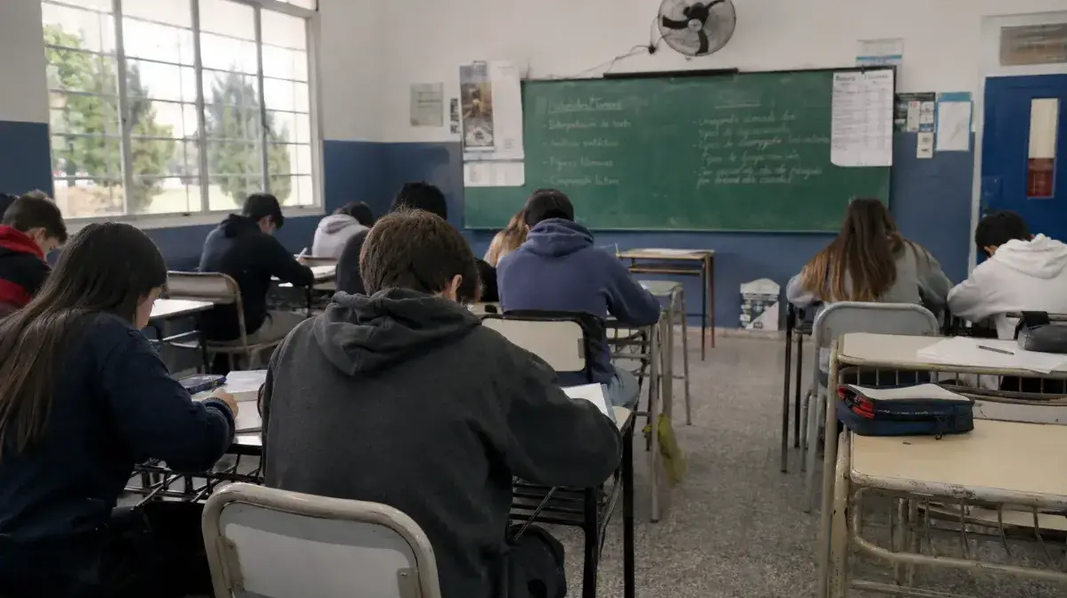 La libertaria Analía Balaudo reclamó datos sobre la implementación del nuevo régimen académico en las escuelas secundarias bonaerenses.