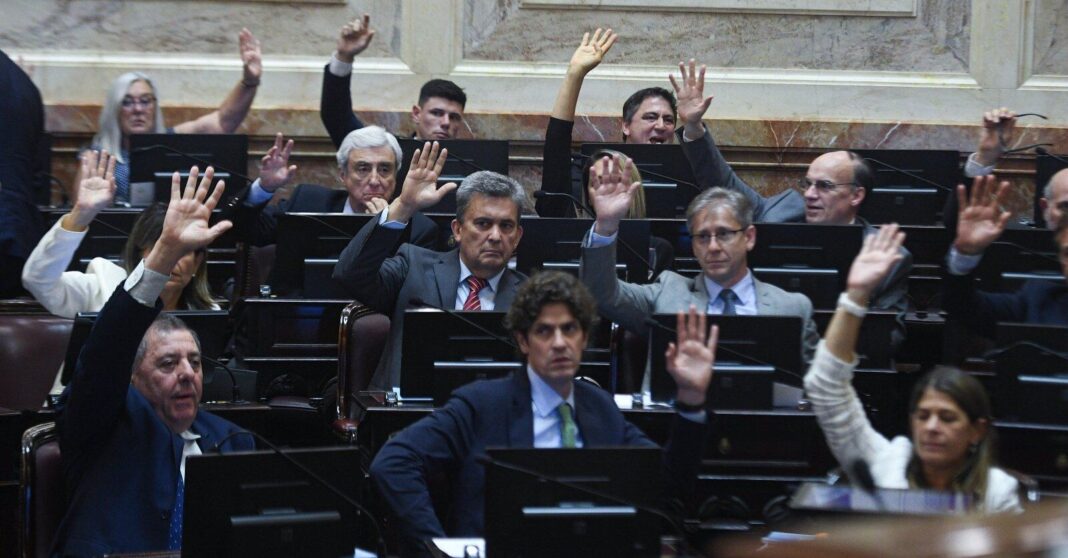 La conducción del Comité Nacional de la UCR emitió un comunicado para convencer a los senadores radicales que voten contra la Ley de Tierras de Javier Milei.
