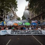 El Frente de Sindicatos Unidos busca frenar la reforma laboral de Milei En la misma sintonía que la ex presidenta, Cristina Kirchner, el Frente de Sindicatos Unidos (FreSU) llevará la reforma laboral del Gobierno nacional ante la ONU.