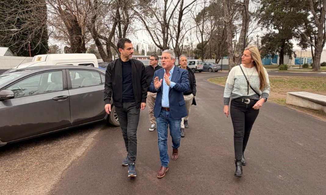 El senador bonaerense del PRO, Pablo Petrecca, se reunió con el intendente de Pergamino, Javier Martínez y recorrieron obras de infraestructura deportiva.