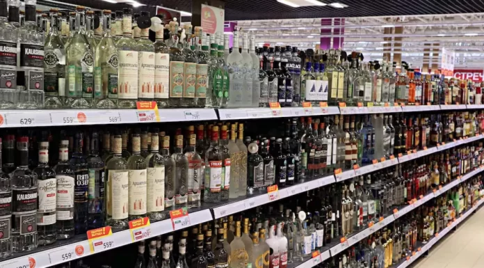 La Libertad Avanza quiere flexibilizar la venta de bebidas alcohólicas en la provincia El bloque de senadores de La Libertad Avanza busca flexibilizar las restricciones a la venta de bebidas alcohólicas que rige en la provincia de Buenos Aires.