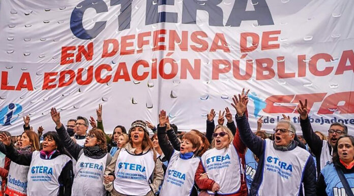 Comienza el paro docente en reclamo por la reapertura de paritarias y mayor financiamiento educativo La CTERA lleva adelante este lunes un paro docente en rechazo a la política educativa del Gobierno nacional.