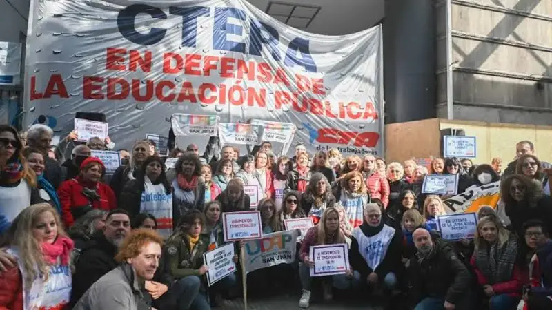 La secretaria general de CTERA, Sonia Alesso, cuestionó los operativos oficiales para relevar la asistencia de los docentes en medio del paro nacional y denunció intimidaciones.