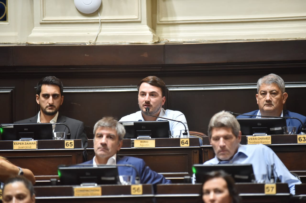 Diputados de LLA salieron con los tapones de punta a repudiar el paro docente que tuvo lugar este lunes, y culparon al gobernador Axel Kicillof por no garantizar el dictado de clases.