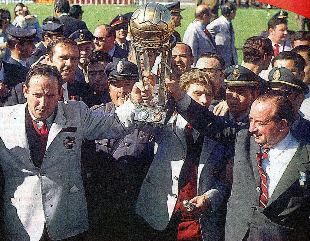 En 1968, Estudiantes se consagró campeón del mundo en suelo inglés, el único equipo argentino en haberlo logrado.