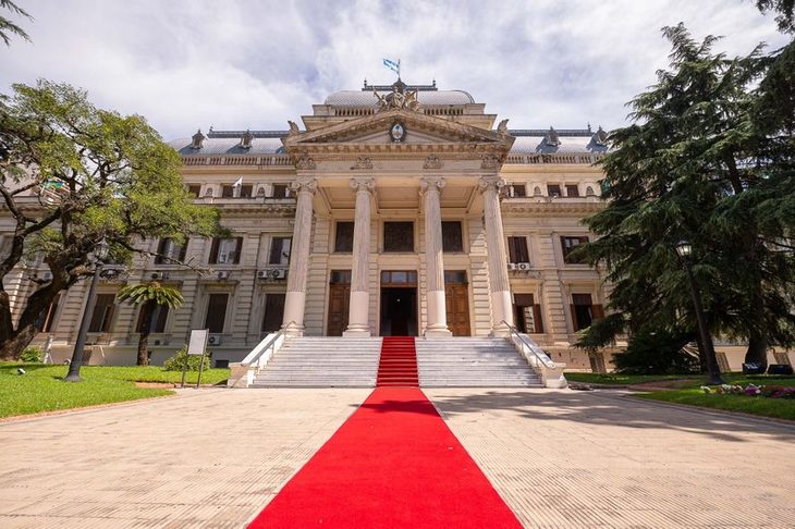 Actualmente la Legislatura tiene dos Cámaras: el Senado representa al territorio y Diputados a la población.
