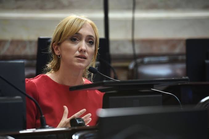 En la previa del debate por la Ley de Tierras, el Senado deberá aprobar la participación remota de Fernández Sagasti en la sesión. 
