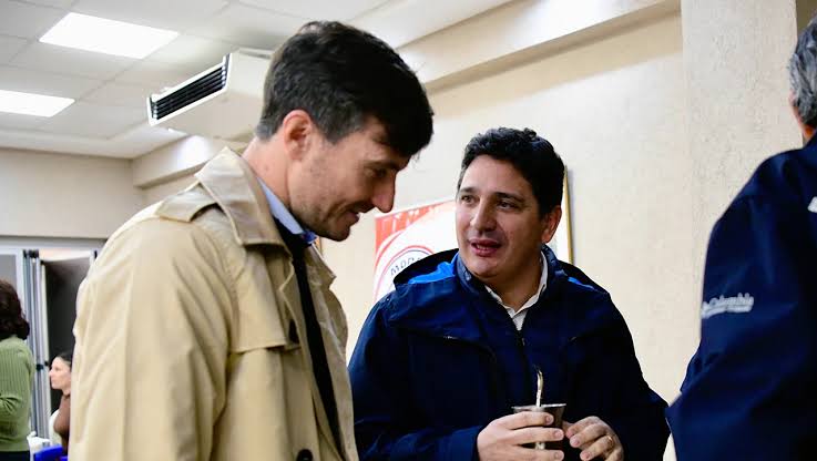 Martín Marinucci junto con el intendente de Morón, Lucas Ghi.