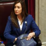 Arietto cruzó a Villarruel por el voto de Sagasti: “Viola el reglamento para beneficiar a una kuka” La senadora bonaerense de LLA, Florencia Arietto, cruzó a Victoria Villarruel por habilitar a una legisladora peronista a votar virtual la Ley de Tierras.