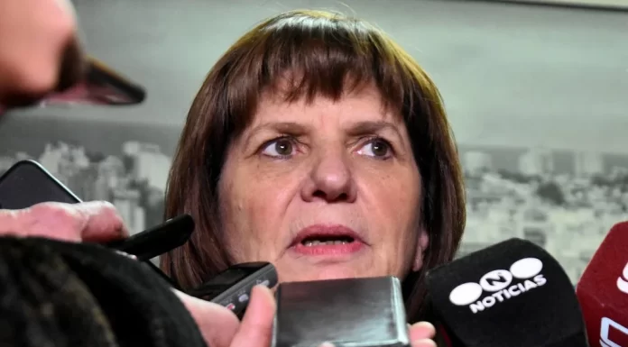 Bullrich acordó bajar la Ley de Tierras para poder avanzar con la sesión del Senado El gobernador de Tucumán, Osvaldo Jaldo, y su par de Neuquén, Rolando Figueroa, se le retoban al presidente Javier Milei y peligra la Ley de Tierras en el Senado.