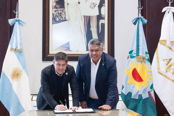 Se materalizó el acuerdo Kicillof-Tapia: el Único de La Plata albergará la Final del Fútbol Argentino El titular de la AFA respaldó la gestión de Kicillof y le otorgó a la provincia de Buenos Aires la final del torneo argentino de fúbol.