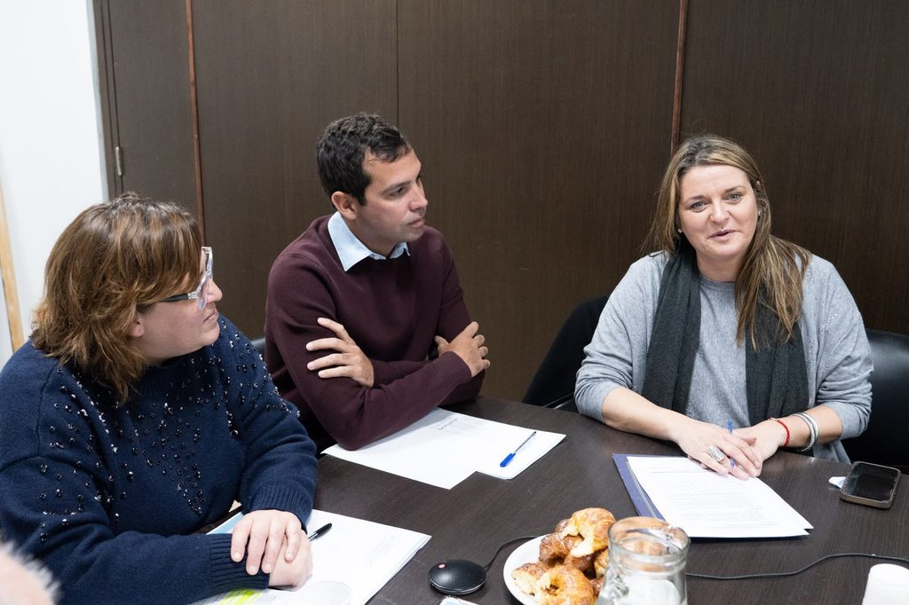 Los diputados de UCR- Unión Cívica Radical Priscila Minnaard y Valentín Miranda; y la senadora de la UCR, Nerina Neumann.