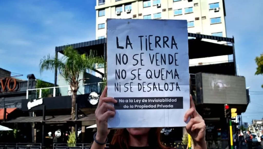 Sindicatos y personas autoconvocadas marchan este jueves al Congreso en busca de frenar la Ley de Inviolabilidad de la Propiedad Privada. 