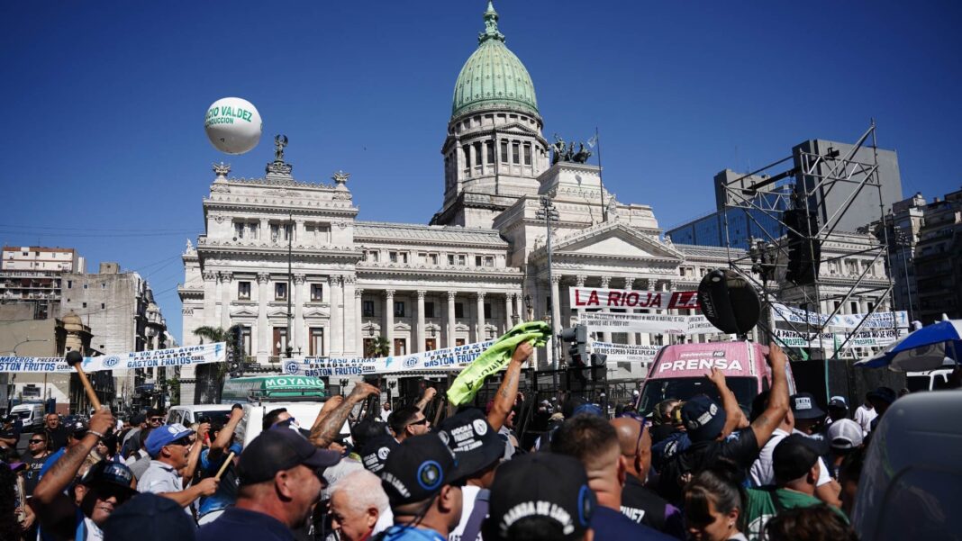Sin el capítulo de la Ley de Tierras, el sindicalismo moviliza este jueves contra la Ley de Inviolabilidad de la Propiedad Privada.