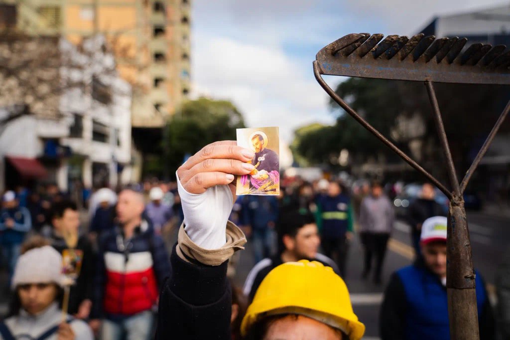 La UTEP, la CGT, las CTA y el Movimiento Evita partieron desde Liniers a Plaza de Mayo en el Día de San Cayetano.