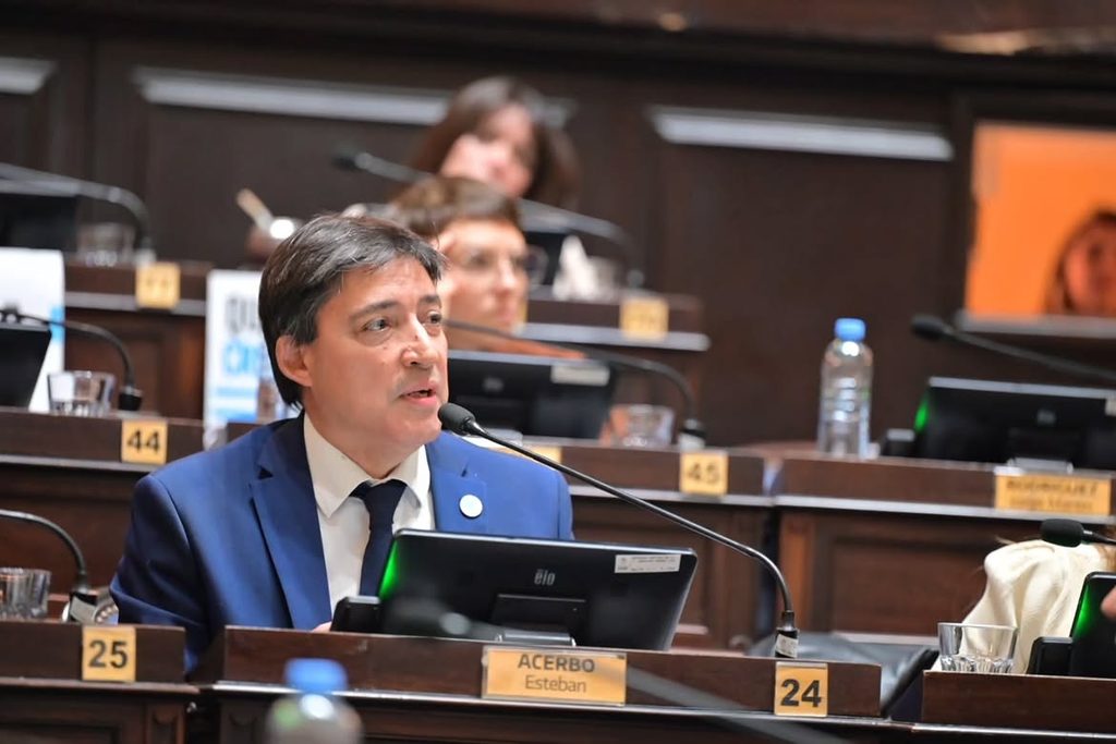 El diputado bonaerense de la Sexta sección, Alejandro Acerbo, pidió frenar la reforma al régimen de biocombustibles y contemplar el rol que cumplen las pymes bonaerenses. 