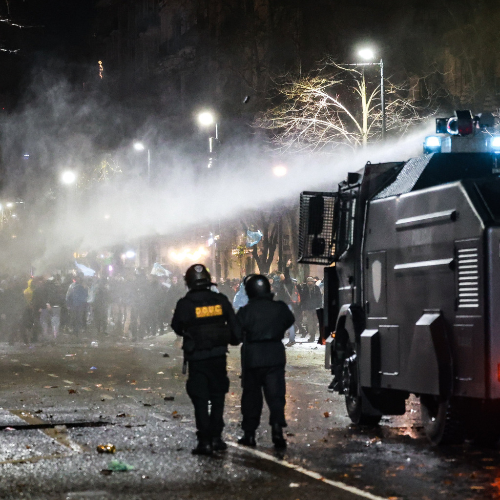 La represión en el Congreso dejó un saldo de 1500 heridos, una fotógrafa con traumatismo de cráneo y denuncias por “atentado al orden constitucional y a la vida democrática”. 