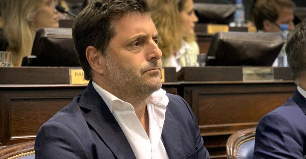 El diputado bonaerense del PRO, Fernando Rovello, expresó su profunda preocupación por la deuda que acumula el IOMA con los hospitales municipales y las prestadoras.