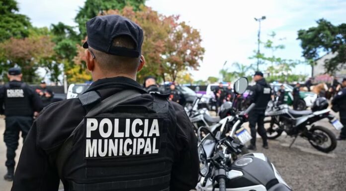 La UCR apuntó contra Kicillof por el éxodo de policías al Conurbano bonaerense El diputado bonaerense Valentín Miranda presentó un proyecto por la situación de seguridad pública en varios municipios del interior.