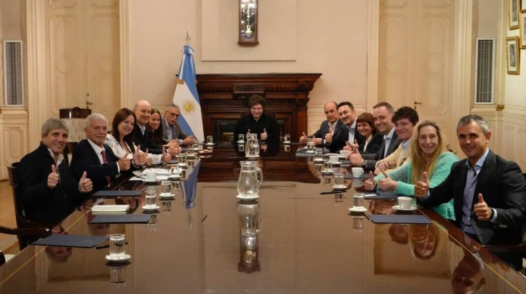 El presidente Javier Milei encabeza este martes una nueva reunión de la mesa política, tras el fracaso de la Ley de Inviolabilidad de la Propiedad Privada en el Senado.