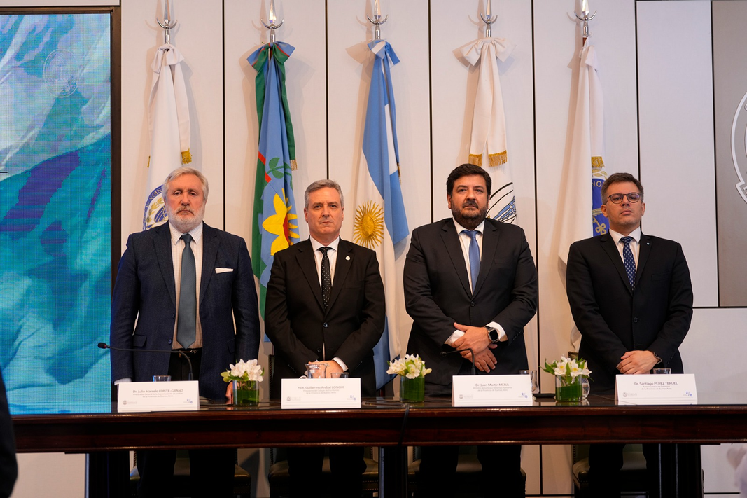 Las nuevas autoridades del Colegio de Escribanos de la provincia de Buenos Aires asumieron este viernes. Guillermo Aníbal Longhi, prestó juramento para continuar desempeñándose como presidente de la entidad.