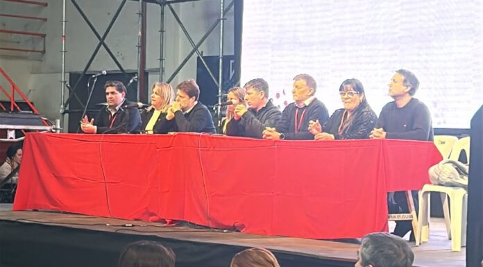 Ruptura en la UCR bonaerense: el sector de Miguel Fernández se fue de la Convención y armo “Construir” A pesar de la fumata blanca, la Convención del Comité Provincial de la UCR bonaerense terminó en ruptura. El sector de Miguel Fernández abandonó el encuentro y armo “Construir”.