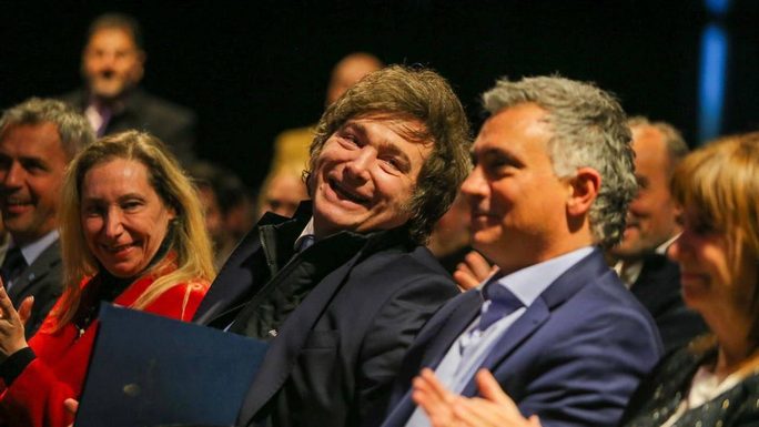 Legisladores bonaerenses de LLA arriban a Casa Rosada para activar el armado 2027 con Karina Milei Legisladores bonaerenses de La Libertad Avanza arriban a Casa Rosada para reunirse con la titular nacional del espacio, Karina Milei.