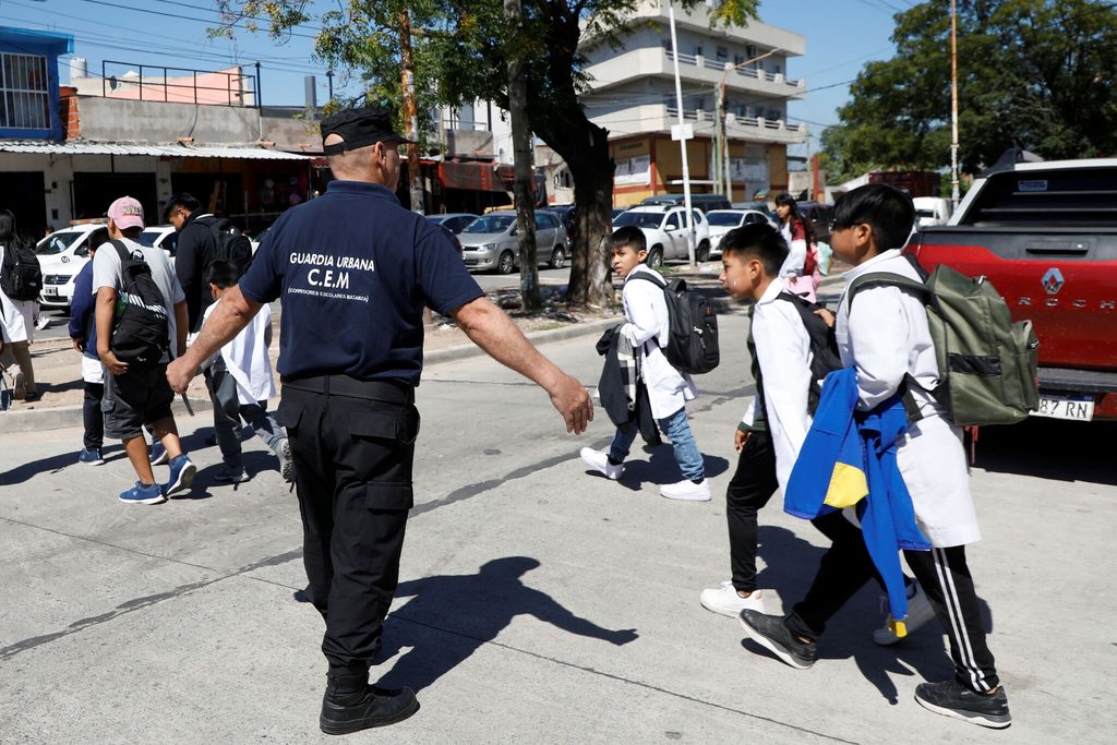 El proyecto de Trayectos Escolares Seguros prevé clasificar los corredores según niveles de riesgo y reforzar con presencia policial aquellos considerados de mayor peligrosidad.