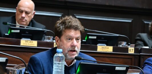 El líder del abadismo en Diputados, Diego Garciarena, desestimó una ruptura dentro de la UCR bonaerense y tiró misivas contra Miguel Fernández.