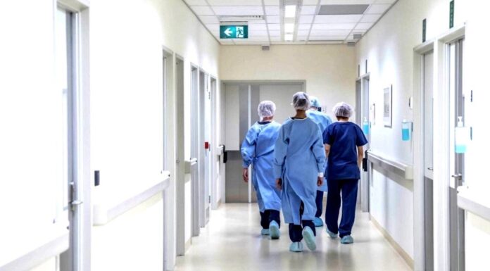 Impulsan una ley para proteger a los médicos que se nieguen a realizar prácticas El diputado bonaerense Juan José Esper presentó un proyecto de ley para blindar a los profesionales de salud que ejerzan la objeción de conciencia
