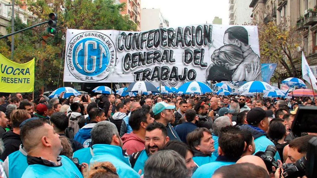 La CGT busca ponerle fecha a la marcha contra el endeudamiento familiar.