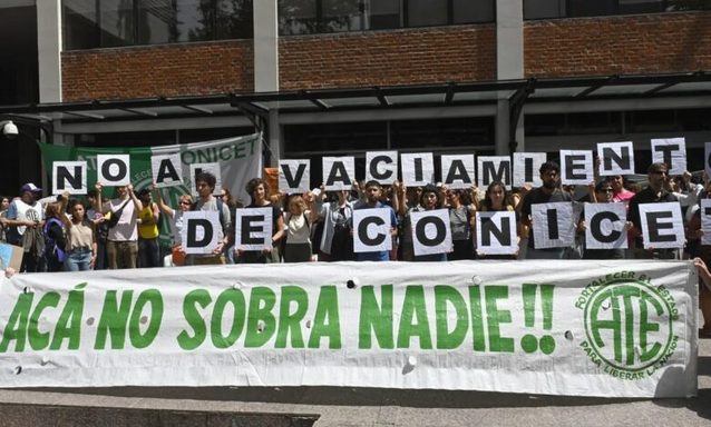 La diputada bonaerense, Priscila Minnaard, se plegó al repudio por los más de 400 becarios despedidos del CONICET por parte del Gobierno nacional. 