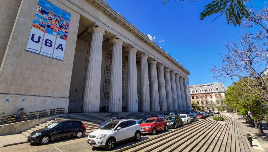 La UBA mantuvo abiertas sus facultades durante el paro universitario y dejó la adhesión a criterio de cada docente y trabajador nodocente.